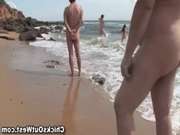 Секс на реальном нудистском пляже видео онлайн